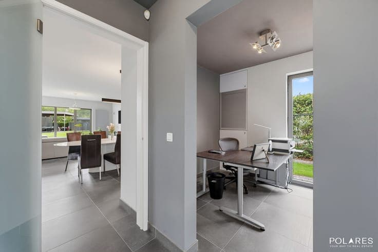 Energy-efficient 5-bedroom villa