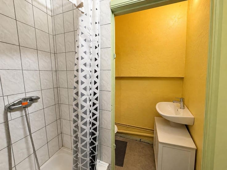 Investment property comprising 4 residential units
