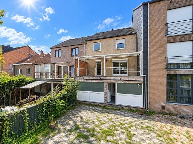 Spacious 4-bedroom bel-etage house with garden, garage and s