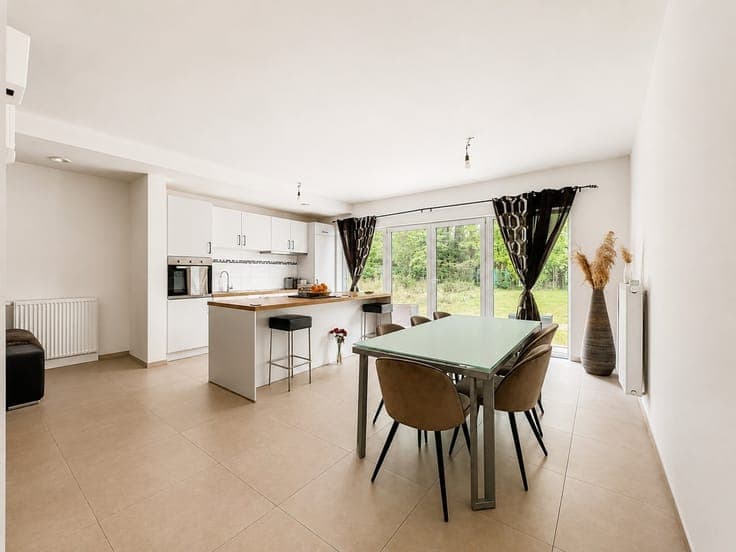JOLIE MAISON AVEC GARAGE ET JARDIN