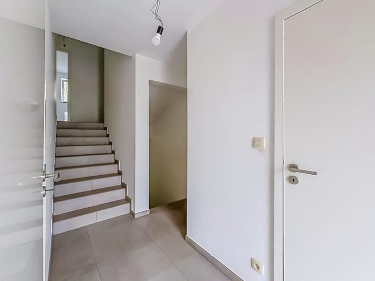 JOLIE MAISON AVEC GARAGE ET JARDIN