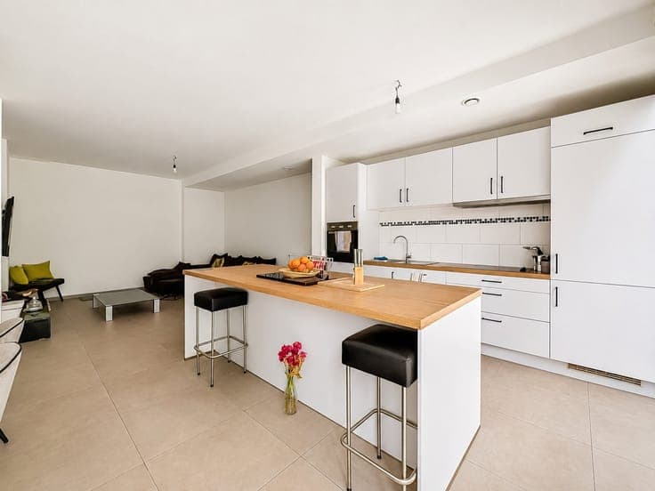 JOLIE MAISON AVEC GARAGE ET JARDIN
