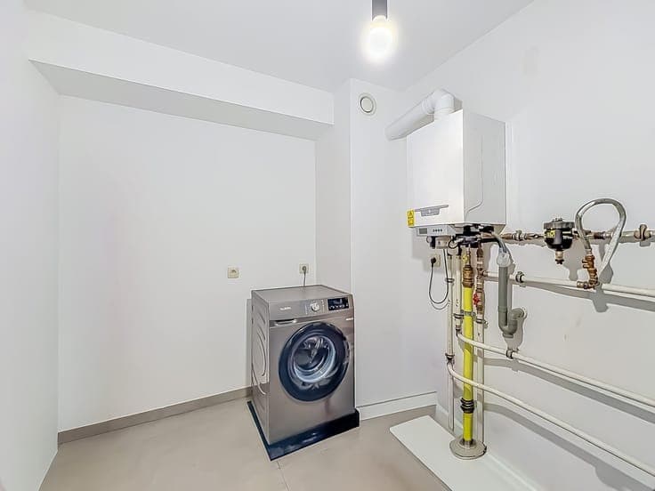 JOLIE MAISON AVEC GARAGE ET JARDIN