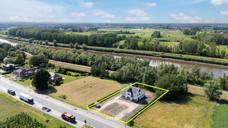 Villa with commercial space, residence and exceptional poten