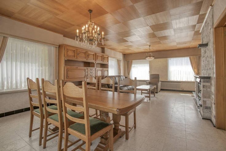 House to renovate with 6 bedrooms and warehouses in Kortemar