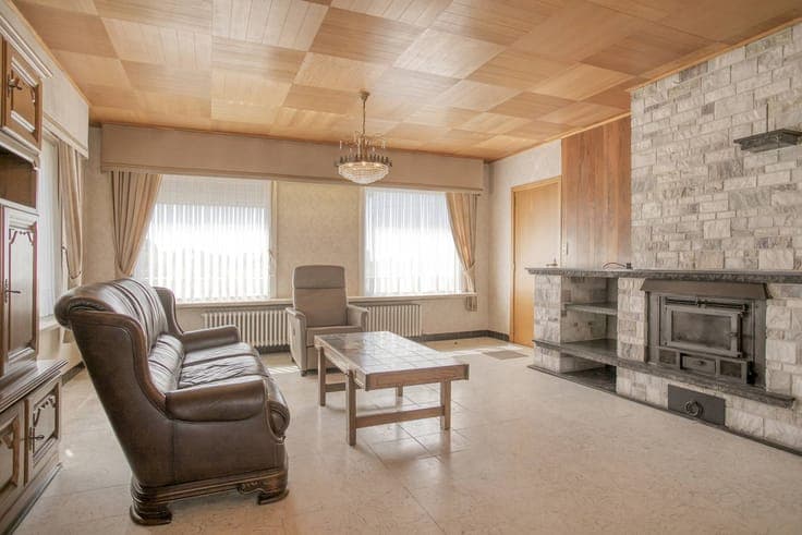 House to renovate with 6 bedrooms and warehouses in Kortemar