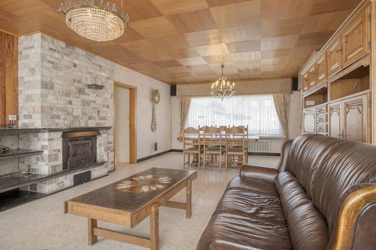 House to renovate with 6 bedrooms and warehouses in Kortemar