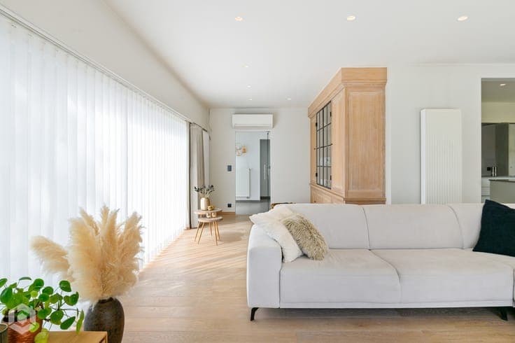 Instapklare woning met 4 slpkrs en garage op perceel 18a2...