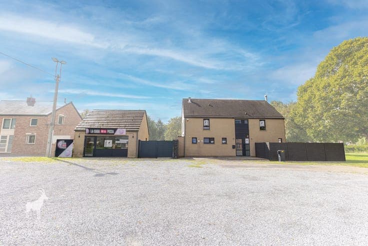 Commercial house for sale in Biercée