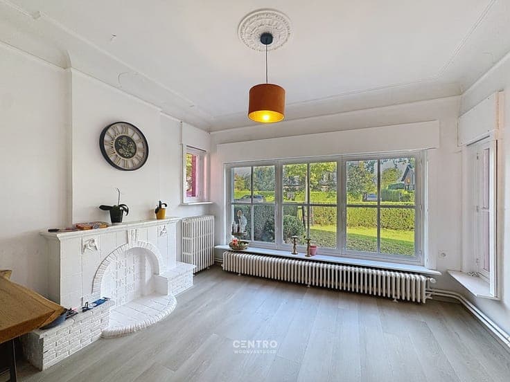 Instapklare woning met 4/5 slpks en RUIM magazijn!