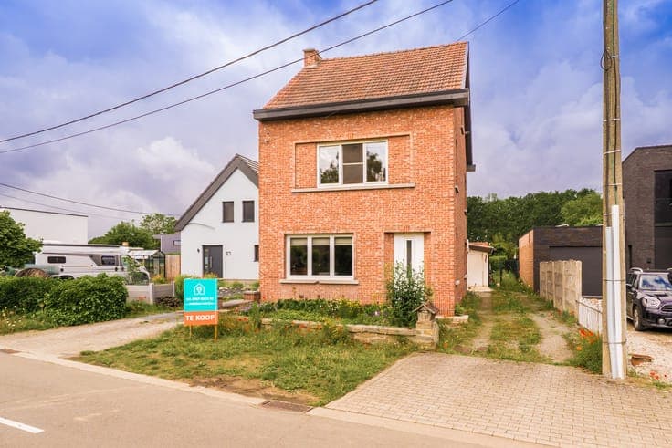 Charming family home with garage, garden and 3 (up to 5) bed