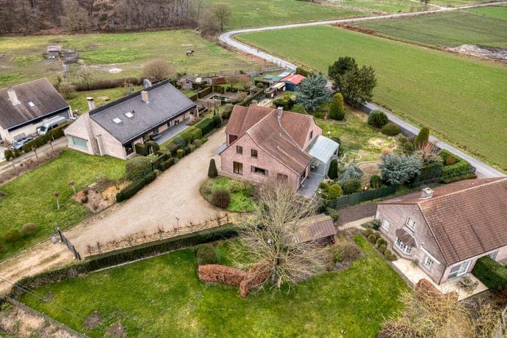 Villa met 4/5 slpk op 1.755 m² nabij Lembeekse Bossen