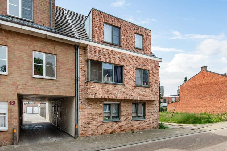 Opbrengsteigendom bestaande uit vier appartementen op een...