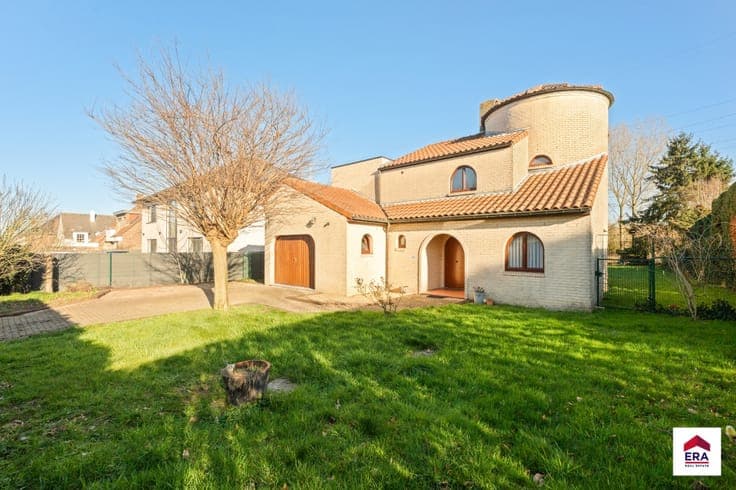 Detached house with green view in Asse