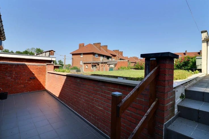 Sale - House Châtelineau - 145,000 €