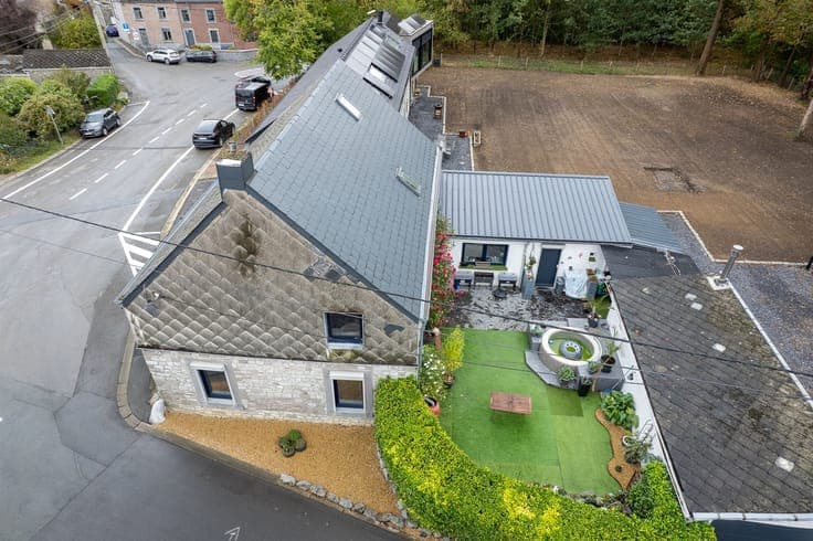 Beautiful three-sided stone house