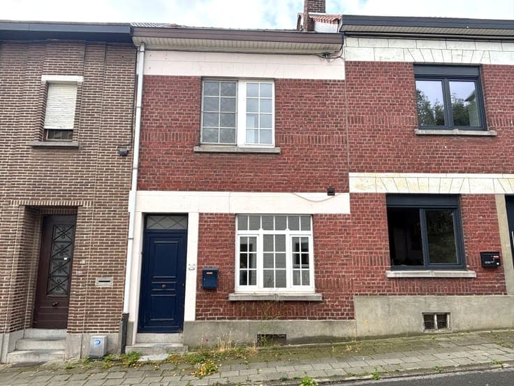 House with garden and much potential in prime location