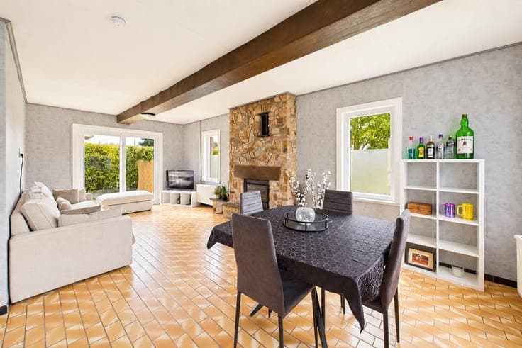 Single-storey house, 2 bedrooms, garden and garage