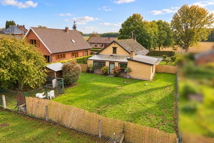 Single-storey house, 2 bedrooms, garden and garage