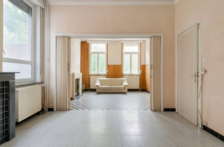 Spacious house (7 bedrooms) on a plot of 1,608 m².