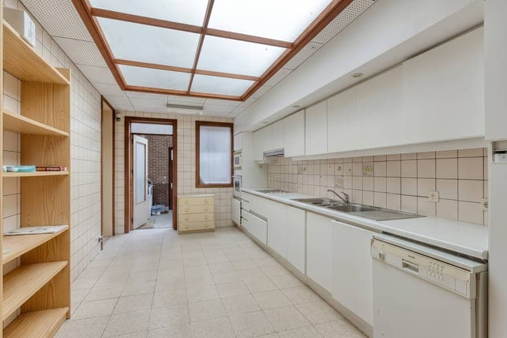Spacious house (7 bedrooms) on a plot of 1,608 m².