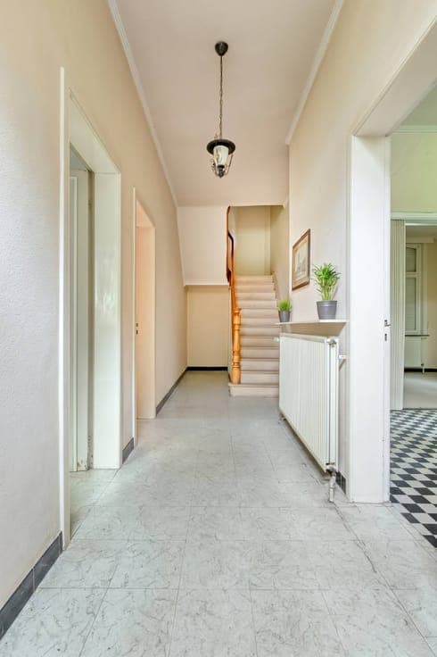 Spacious house (7 bedrooms) on a plot of 1,608 m².