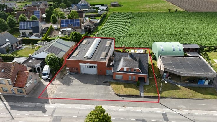 Uitzonderlijk ruime woning met loods van 320 m² op 1.288 ...
