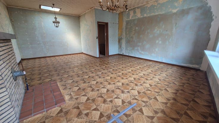 Te renoveren woning met garage en diepe tuin op een rusti...