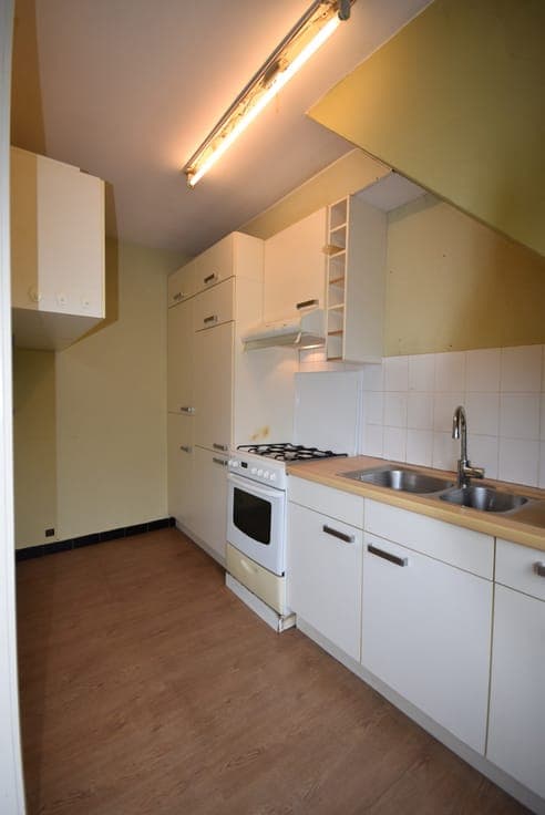 Apartment building with 3 rented apartments and 3 garages,