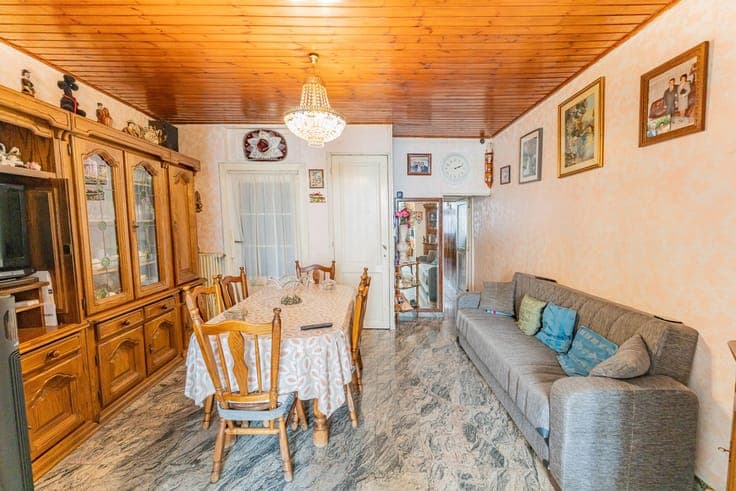 Spacious four-bedroom house with garden