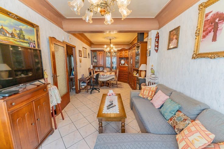 Spacious four-bedroom house with garden