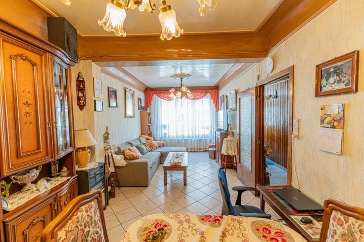 Spacious four-bedroom house with garden