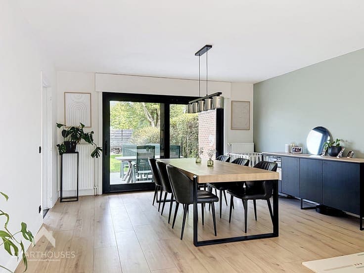 Beautifully located home with 3 bedrooms, garage and garden.