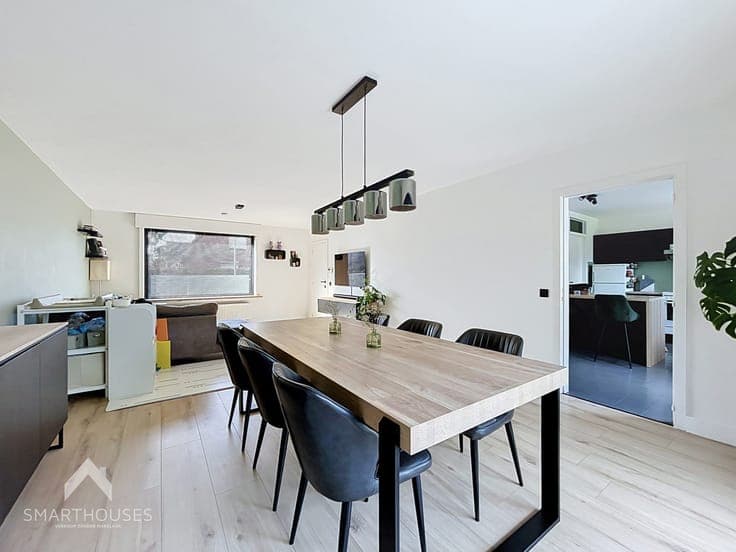 Beautifully located home with 3 bedrooms, garage and garden.
