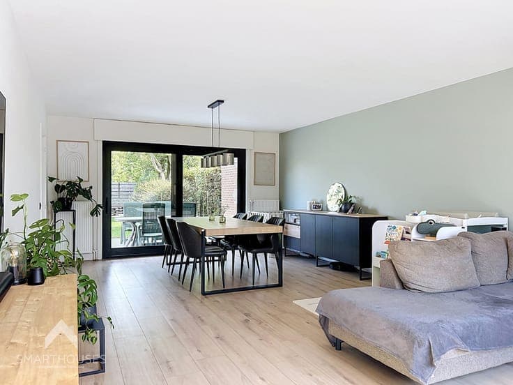 Beautifully located home with 3 bedrooms, garage and garden.
