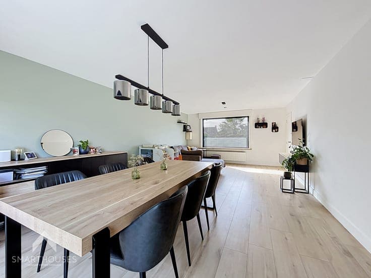 Beautifully located home with 3 bedrooms, garage and garden.