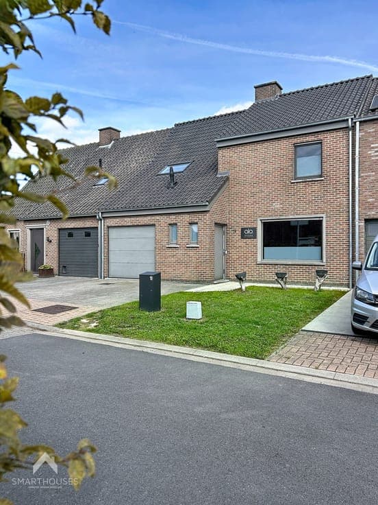 Beautifully located home with 3 bedrooms, garage and garden.