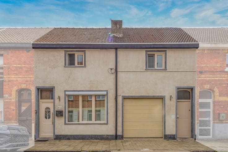 Spacious home with 5 bedrms, 2 bathrooms and great potential
