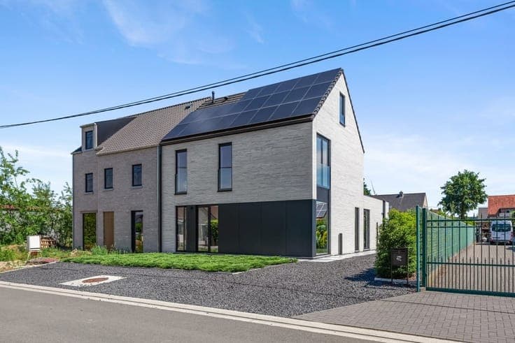 INSTAPKLARE HALFOPEN NIEUWBOUWWONING MET GROTE TUIN IN GENK