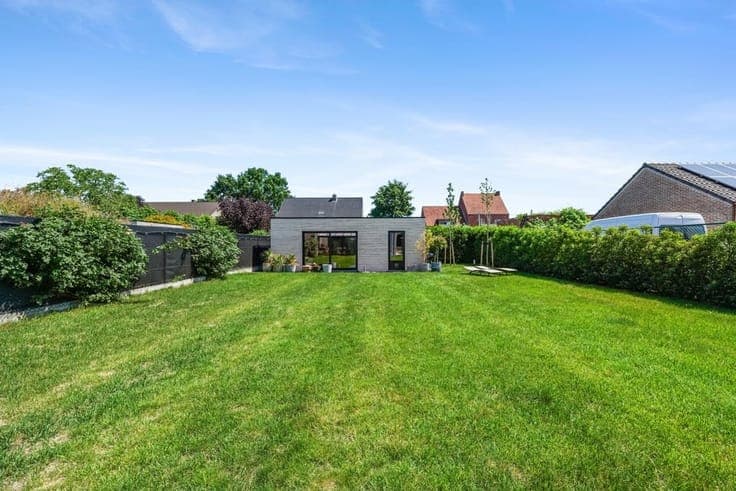 INSTAPKLARE HALFOPEN NIEUWBOUWWONING MET GROTE TUIN IN GENK