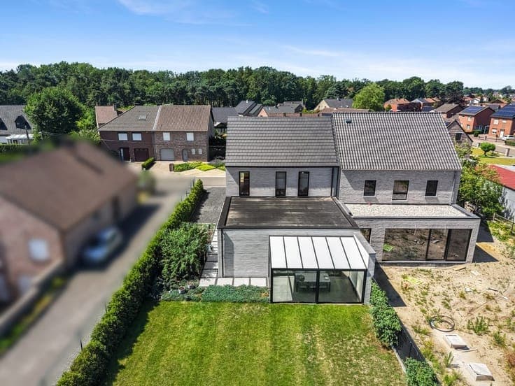 INSTAPKLARE HALFOPEN NIEUWBOUWWONING MET GROTE TUIN IN GENK