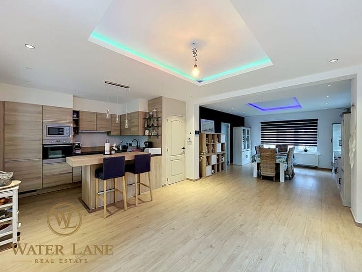 Stunning turnkey villa with a private garden