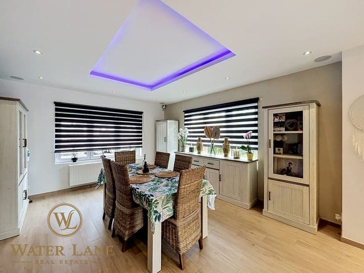 Stunning turnkey villa with a private garden