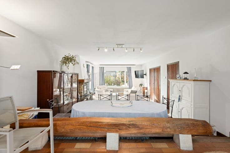 Semi-detached house with 5 bedrooms in villa area