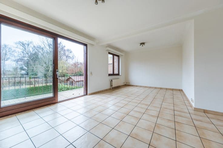 Charming and bright semi-detached house, ideally located