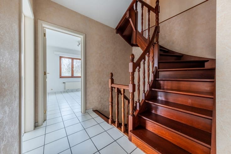 Charming and bright semi-detached house, ideally located