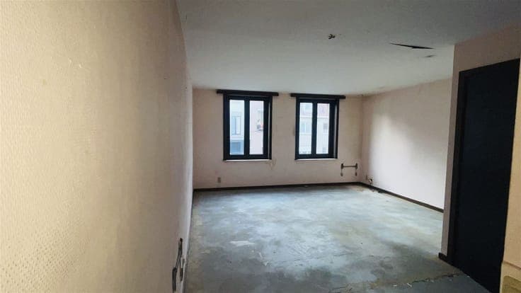 Apartment building