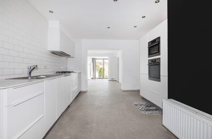 Bright family home with 4 bedrooms and terrace