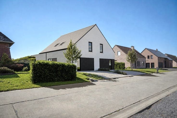 Instapklare halfopen woning, voorzien van alle comfort.