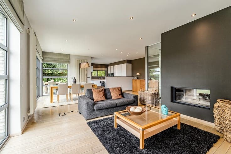 Rustig gelegen woning met imposante loods in industriezone